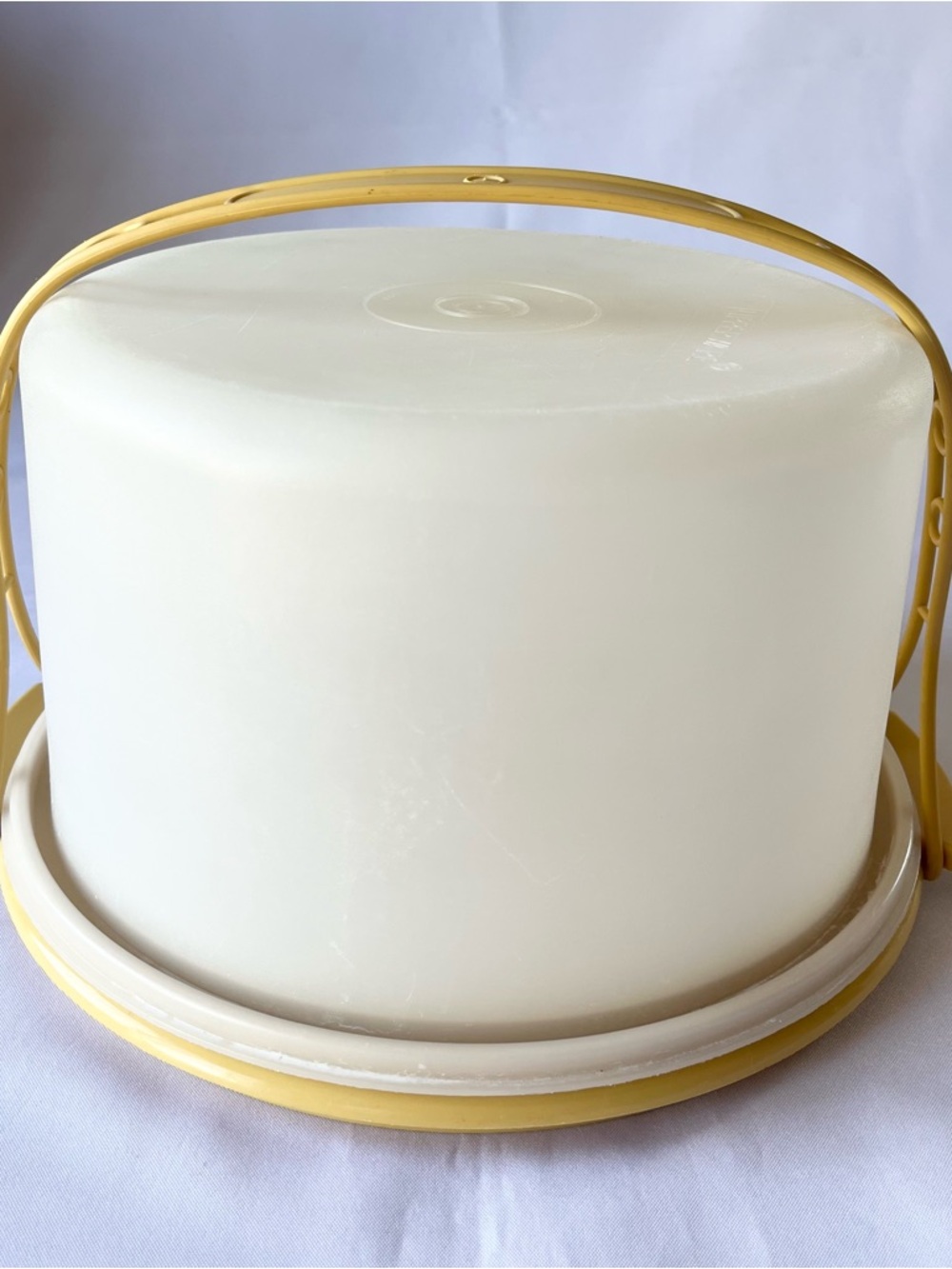 Vintage 10” Tupperware Cake Carrier Holder Keeper With Handle Harvest Gold